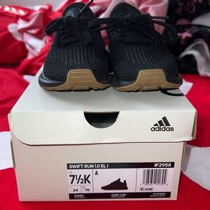 Unisex  swift run adidas